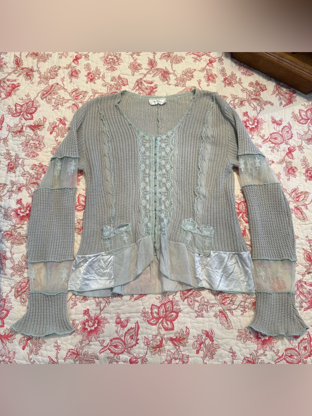 Adorable Vintage 80s Women's light green Lace Knit floral Cottage core Sweater